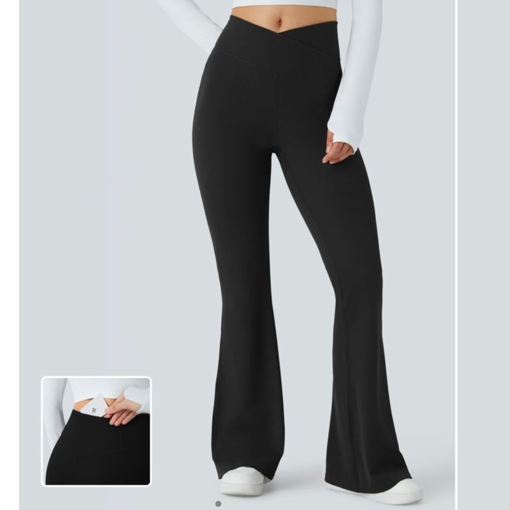 NWT Halara Crossover High Waisted Back Pocket Waffle Flare Leggings
